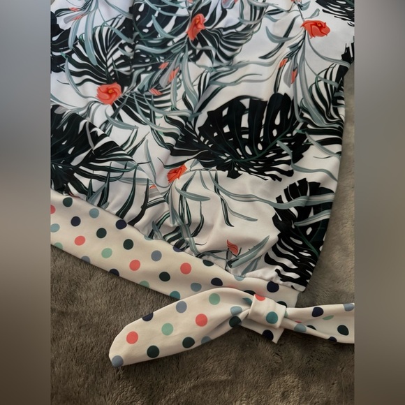 Modlily Brand New Size Medium Bathing Suit Set: White Tropical Leave w/ Dots Set - Picture 4 of 9